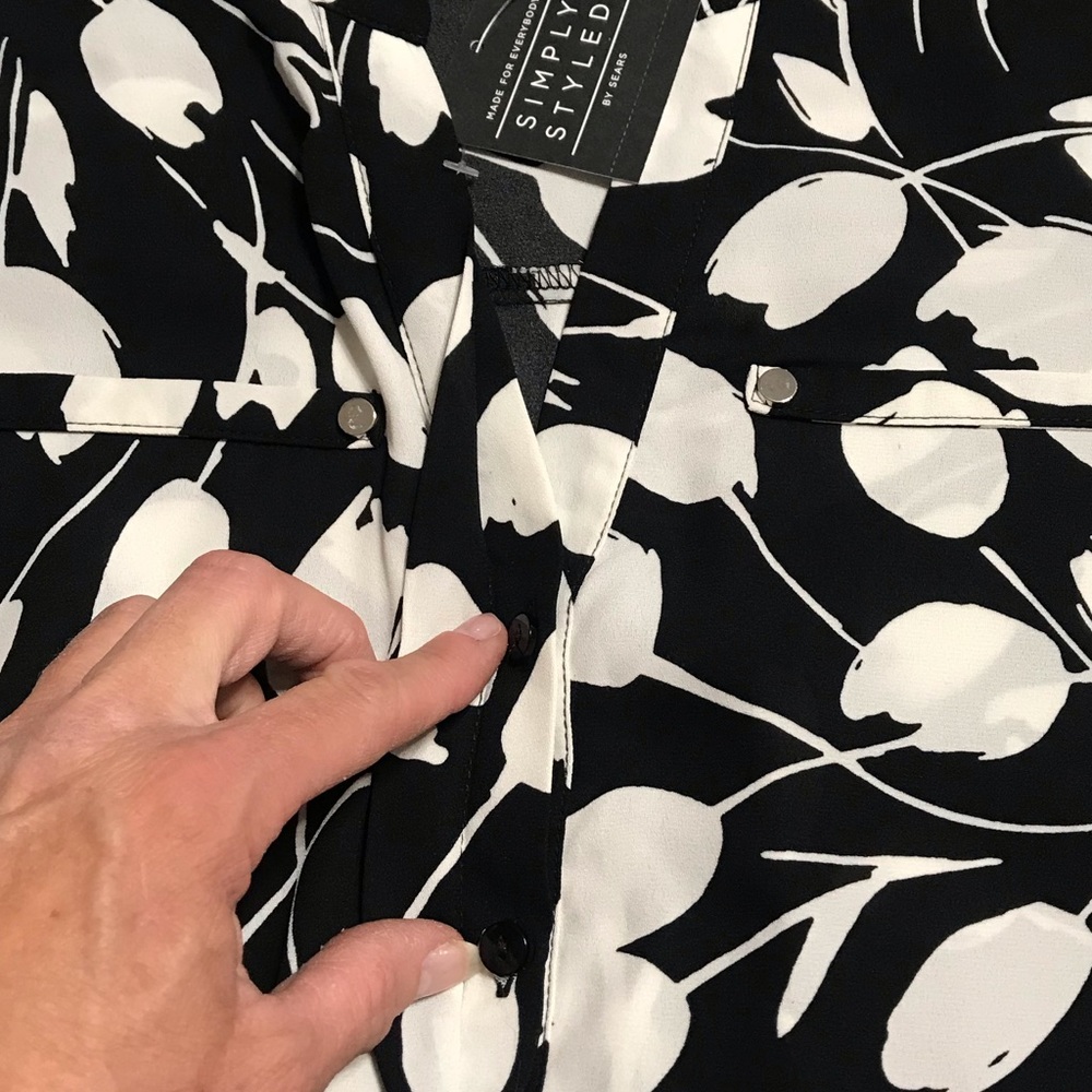 NWT blouse - Picture 2 of 5